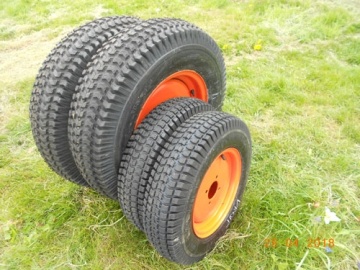 Kit  Rasen Räder 12 -16" Orangegelb - Schmalle Vornreifen - Kubota : A14, Aste, B1-14, B1200, B1400, B1402, B1500, B1550, B1750, B2150, B4200, B6000, B6001, B6100, B7000, B7001, B7100, B8200, B9200, XB1
Zen-Noh : ZB1200, ZB1400, ZB1402, ZB1500, ZB6000, ZB6001, ZB6100, ZB7000, ZB7001, ZB7100

