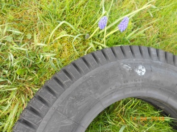 Rasenreifen 12" vorn - schmal - Iseki : Sial, Sial/Hunter, Sial/Hunter 16S/TH16, TF3, TF5, TM, TM15, TM17, TM215(H), TM217(H), TM3160, TM3200, TM3240, TU, TU125, TU130, TU135, TU137, TU140, TU145, TU147, TU150, TU155, TU157, TU160, TU165, TU167, TU315, TU1400, TU1500, TU1600, TU PP, TX, TX1210, TX1300, TX1410, TX1510, TX2140, TX2160
Kubota : A-155, A-175, A-195, A13, A14, A15, Aste, B1-14, B1-15, B1-16, B1-17, B40, B72, B1200, B1220, B1400, B1402, B1410, B1500, B1502, B1550, B1610, B1620, B1702, B1750, B1820, B1830, B2410, B4200, B6000, B6001, B6100, B7000, B7001, B7100, GB13, GB14, GB15, GB16(F), GB18(F), GB20(F), GB130, GB140, GB150, GB160, GB170, GB180, GB200, XB1
Yanmar : F14, F15, F16, Ke, YM1300, YM1301, YM1401, YM1502, YM1510, YM1602
Zen-Noh : ZB1200, ZB1400, ZB1402, ZB1500, ZB1702, ZB6000, ZB6001, ZB6100, ZB7000, ZB7001, ZB7100
