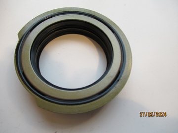 Öldichtung  Hintenachse - Kubota : A13, A14, Aste, B1-10, B10, B4200, B5000, B5001, B5100, B6000, B6001
Zen-Noh : ZB5000, ZB5001, ZB6000, ZB6001
