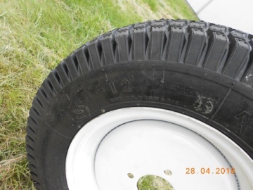  Rasen Rad 12" -Weiss - schmal - Iseki : Sial, TF3, TM, TM15, TM17, TM3160, TU125, TU127, TU130, TU135, TU137, TU140, TU145, TU147, TU1400, TU PP, TX, TX1210, TX1300, TX1410, TX1500, TX1510, TX2140, TX2160
Kubota : XB1
