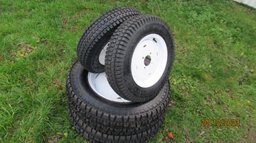 Kit weisse Rasen Räder 12 -18"- schmalle Hintenreifen - Hinomoto : C174
Iseki : Sial/Hunter 16s, Sial/Hunter 20s, TF15, TM, TM15, TM17, TM217, TM3200, TU150, TU155, TU157, TU160, TU165, TU167, TU1500, TU1600, TU PP, TX155, TX1500, TX1510, TX2160
Kubota : A175, A195, Aste, B1-15, B1-16, B72, B1500, B1502, GB15, GB16(F), GB150, GB155, GB170, GB175
Massey Ferguson : MF1215, MF1220, MF1225
Yanmar : A116, YM1510
Zen-Noh : ZB1500, ZB1502
