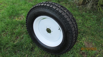 Hintere Rasen Rad 18" schmal - Hinomoto : C174
Iseki : Sial/Hunter 16s, Sial/Hunter 20s, TF15, TM, TM15, TM17, TM217, TM3200, TU150, TU155, TU157, TU160, TU165, TU167, TU1500, TU1600, TU PP, TX155, TX1500, TX1510, TX2160
Kubota : A175, A195, Aste, B1-15, B1-16, B72, B1500, B1502, GB15, GB16(F), GB150, GB155, GB170, GB175
Massey Ferguson : MF1215, MF1220, MF1225
Yanmar : A116, YM1510
Zen-Noh : ZB1500, ZB1502
